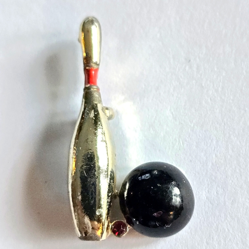 Vintage bowling pin brooch by Gerry's gold tone bowl bowler jewelry